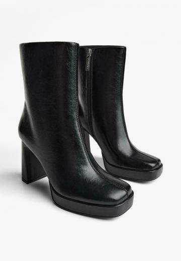 Полусапожки на высоком каблуке