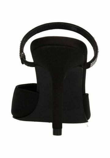 Босоножки на каблуке