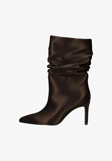 Высокие сапоги