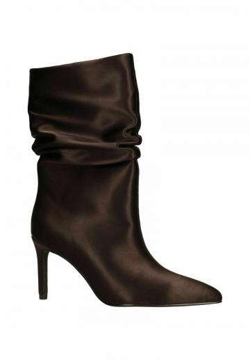 Высокие сапоги