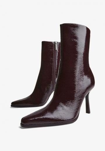 Высокие сапоги