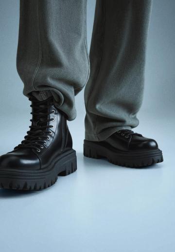 Ботинки на шнуровке