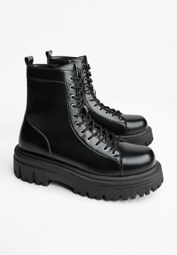 Ботинки на шнуровке
