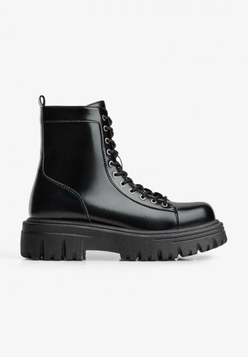 Ботинки на шнуровке