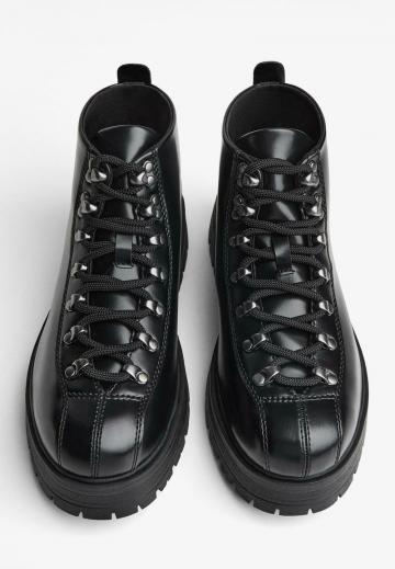 Ботинки на шнуровке