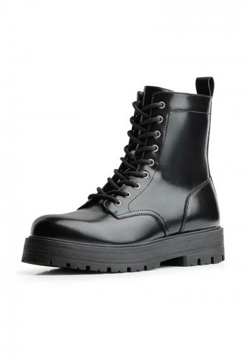 Ботинки на шнуровке