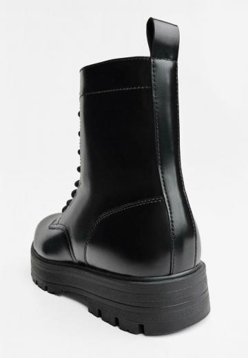 Ботинки на шнуровке