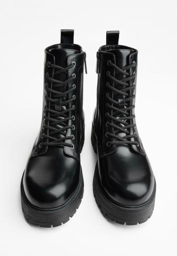 Ботинки на шнуровке