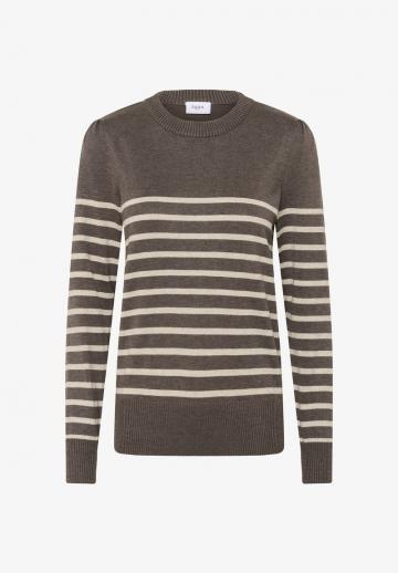 Пуловер в полоску