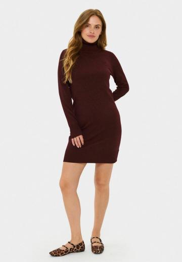 Вязаное платье