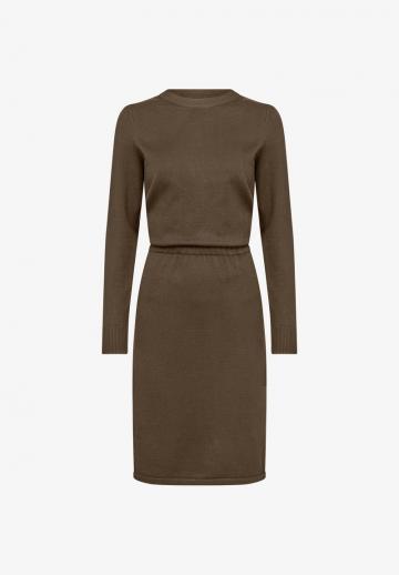 Вязаное платье