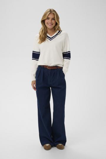 Пуловер с вырезом V