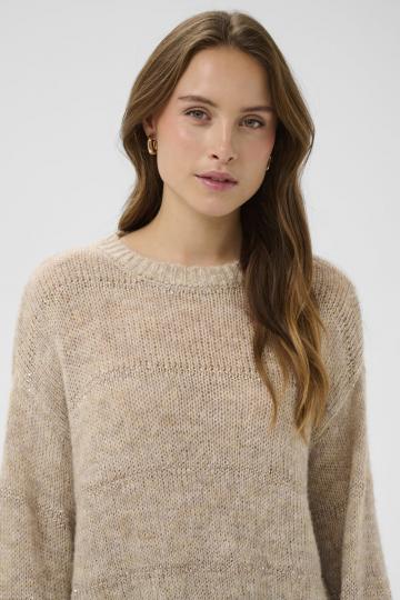 Пуловер в полоску