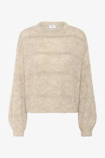 Пуловер в полоску