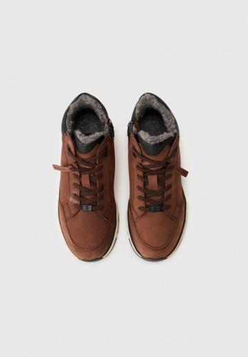 Ботинки на шнуровке