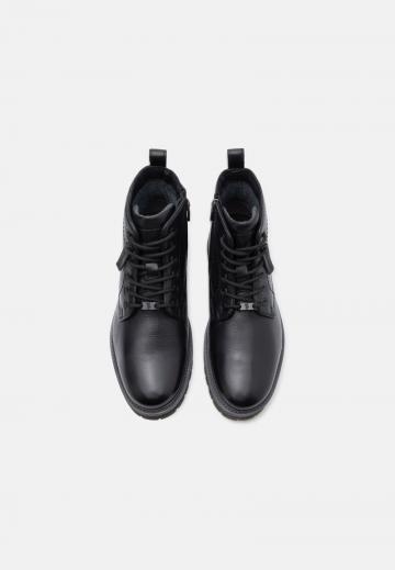 Ботинки на шнуровке