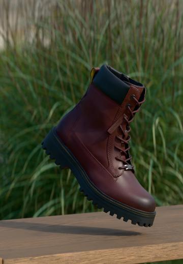 Ботинки на шнуровке