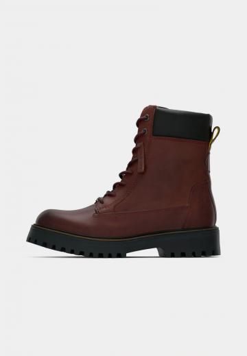 Ботинки на шнуровке