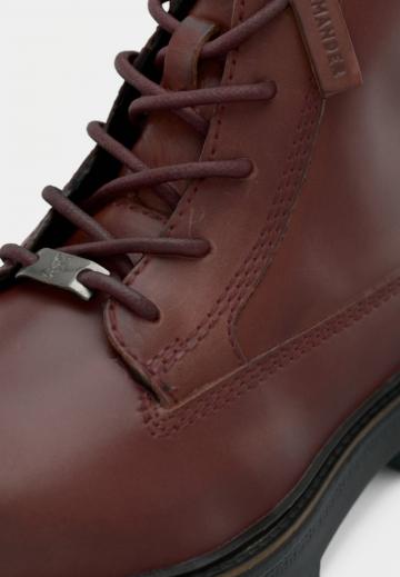 Ботинки на шнуровке