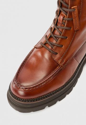 Ботинки на шнуровке