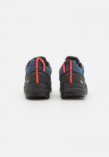 Походные ботинки