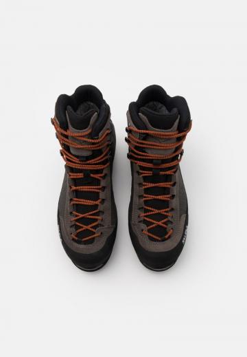 Походные ботинки