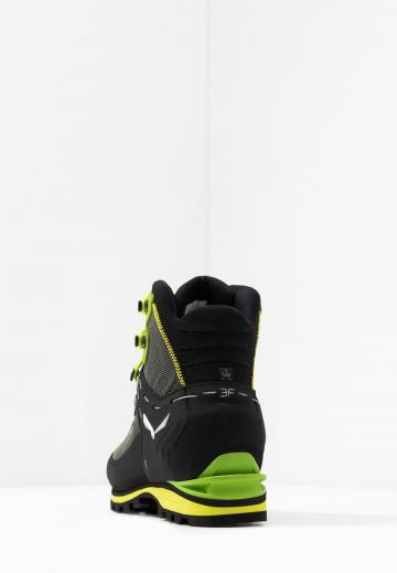 Походные ботинки