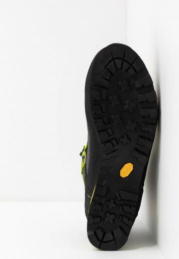 Походные ботинки