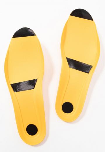 Походные ботинки