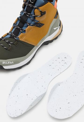 Походные кроссовки