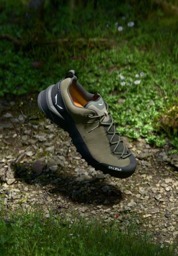 Походные кроссовки