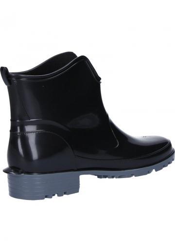 Резиновые сапоги