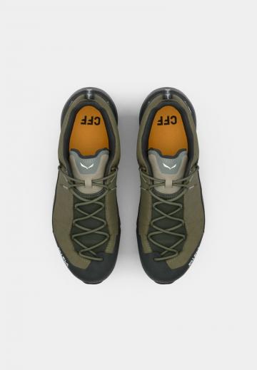 Походные кроссовки