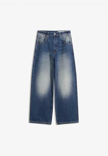 Прямые джинсы