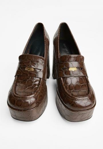 Туфли с высоким носом