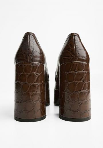 Туфли с высоким носом