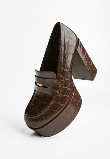 Туфли с высоким носом