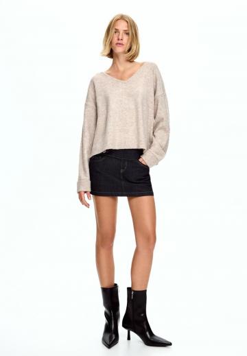 Пуловер с вырезом V