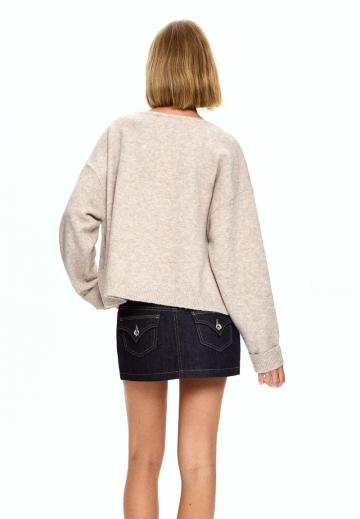 Пуловер с вырезом V