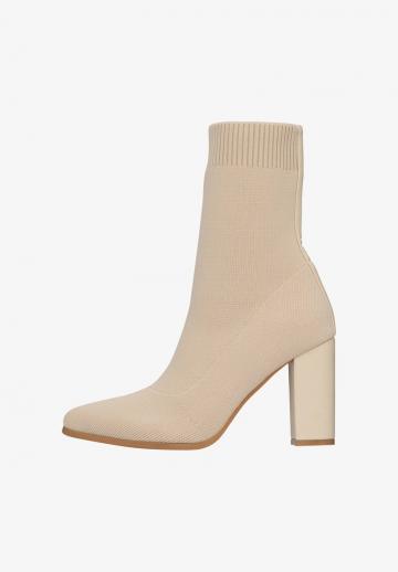 Высокие сапоги