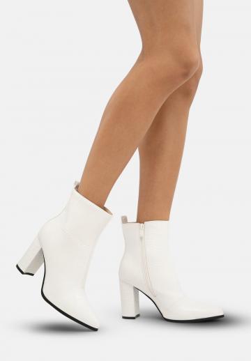 Полусапожки на высоком каблуке