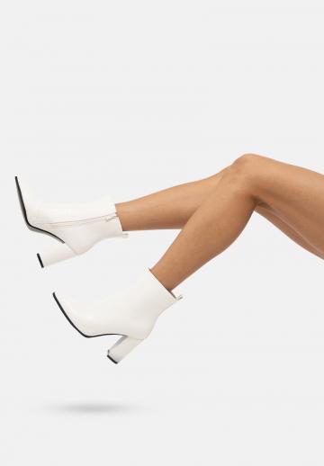 Полусапожки на высоком каблуке