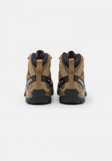 Походные ботинки