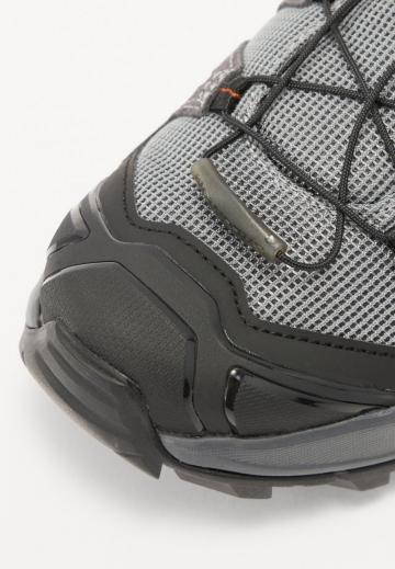 Походные кроссовки