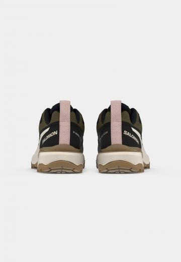 Походные кроссовки