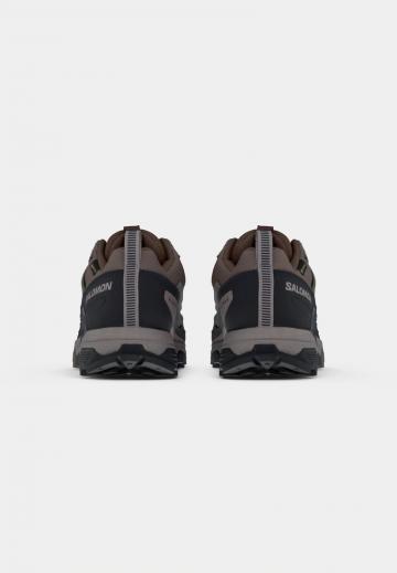 Походные кроссовки