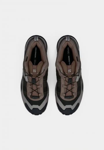 Походные кроссовки