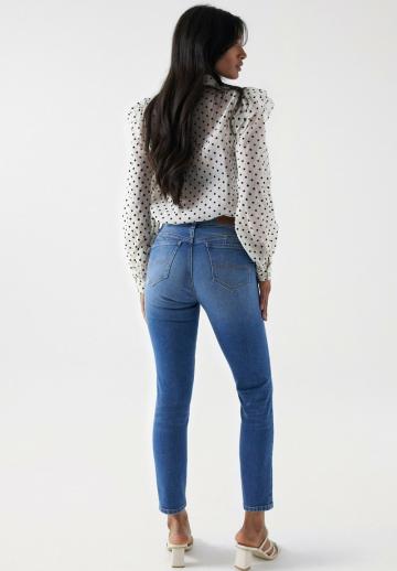 Короткие джинсы