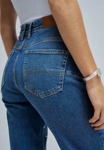 Прямые джинсы