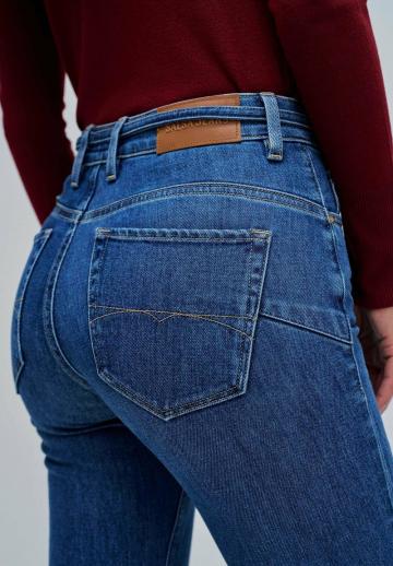 Клешеные брюки